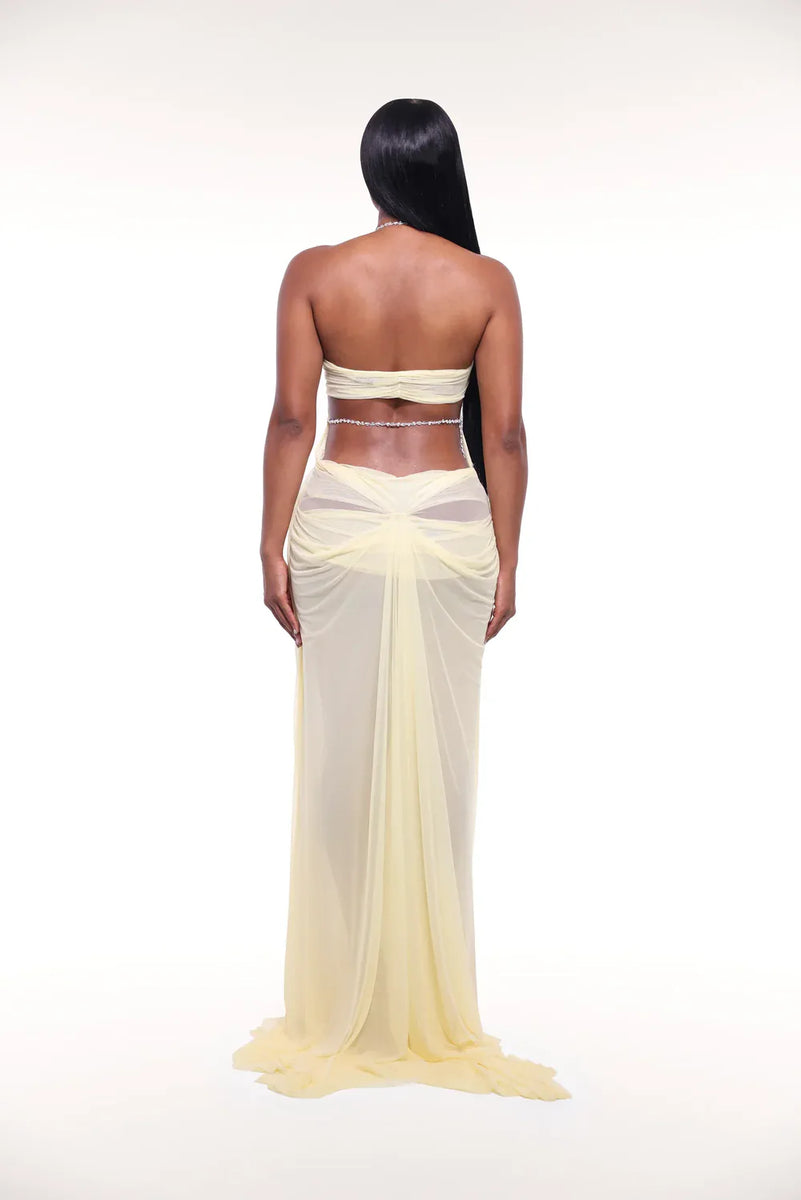Funkelndes, mit Kristallen besetztes Abendkleid 