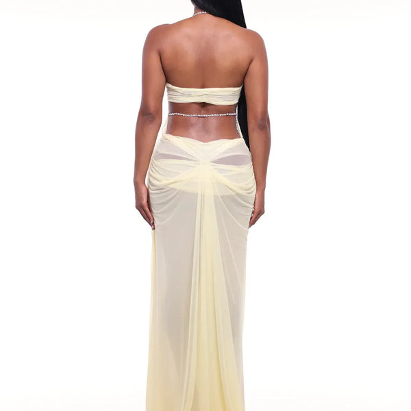 Funkelndes, mit Kristallen besetztes Abendkleid 