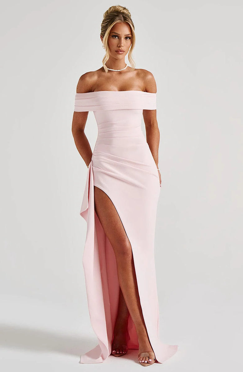 Robe élégante à épaules dénudées